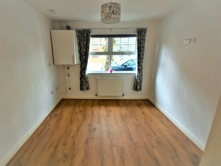 Flat to rent on - Photo 2
