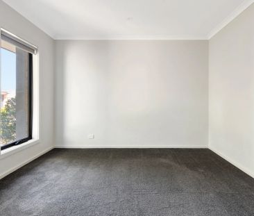 Modern family home in popular Harpley Estate. - Photo 2