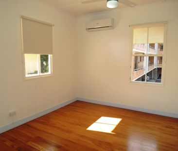 Beautiful & Spacious Family Home in the Heart of Southport - Photo 5