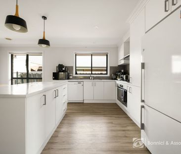 IDEAL FAMILY HOME WITH GREAT ENTERTAINING AREA! - Photo 6