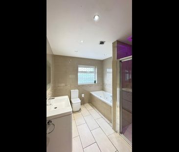 5 Bed Terraced House, Manor Road, IG11 - Photo 4