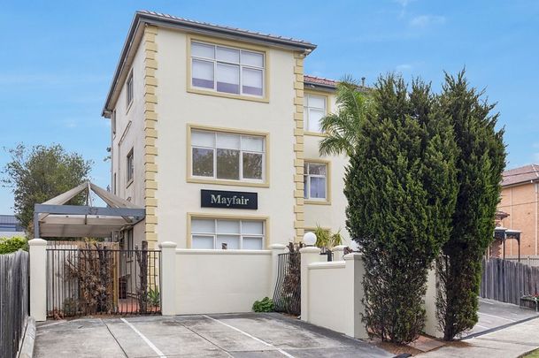 Neat, Sweet & Complete In Elwood - Photo 1