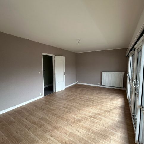 Location Appartement 5 pièces 104 m² La Châtre - Photo 1