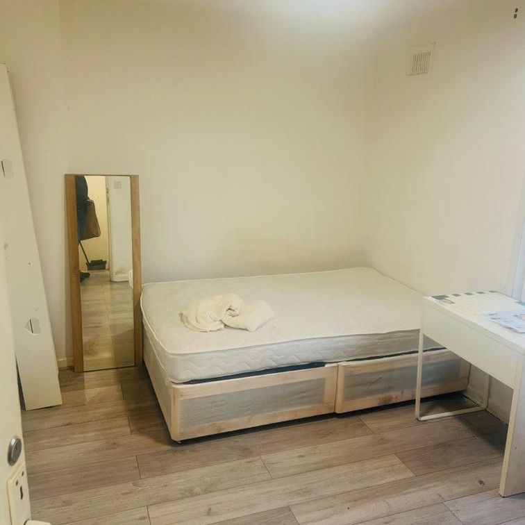 1 bedroom in a house share to rent - Photo 1