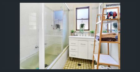 Location and Convenience ! - Photo 5