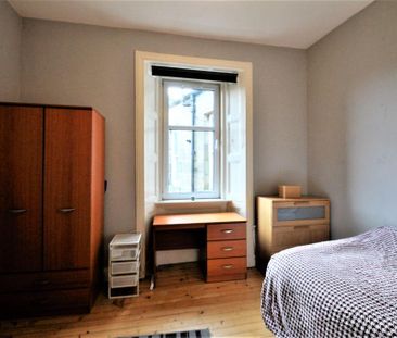 4 bedroom flat to rent - Photo 2