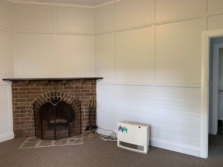 Large family home in a great location - Photo 2