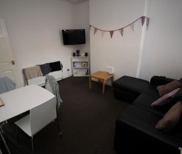 3 Bed Student Property TO LET - Photo 2