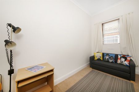 2 Bed Flat, Rosendale Road, SE21 - Photo 2