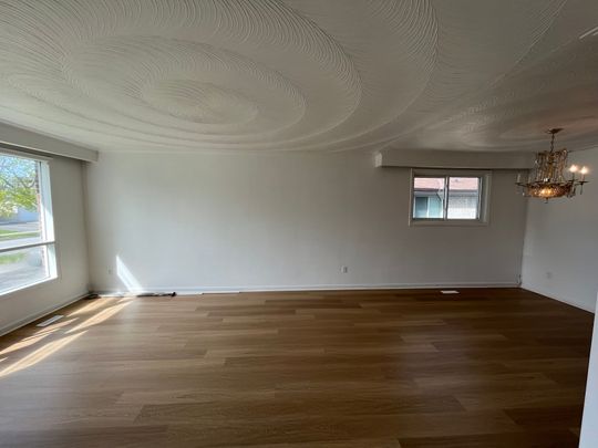 For Lease - 94 Pleasant View Drive Unit# Upper, Toronto, Ontario - Photo 1