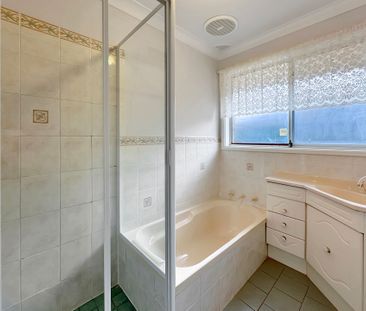 Cosy Three Bedroom Home - Photo 6