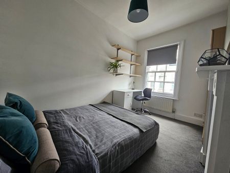 6 Bed Student Accommodation - Photo 5