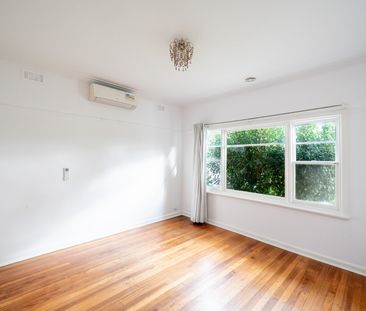 2 Lyttle Avenue, Essendon VIC 3040 - Photo 6