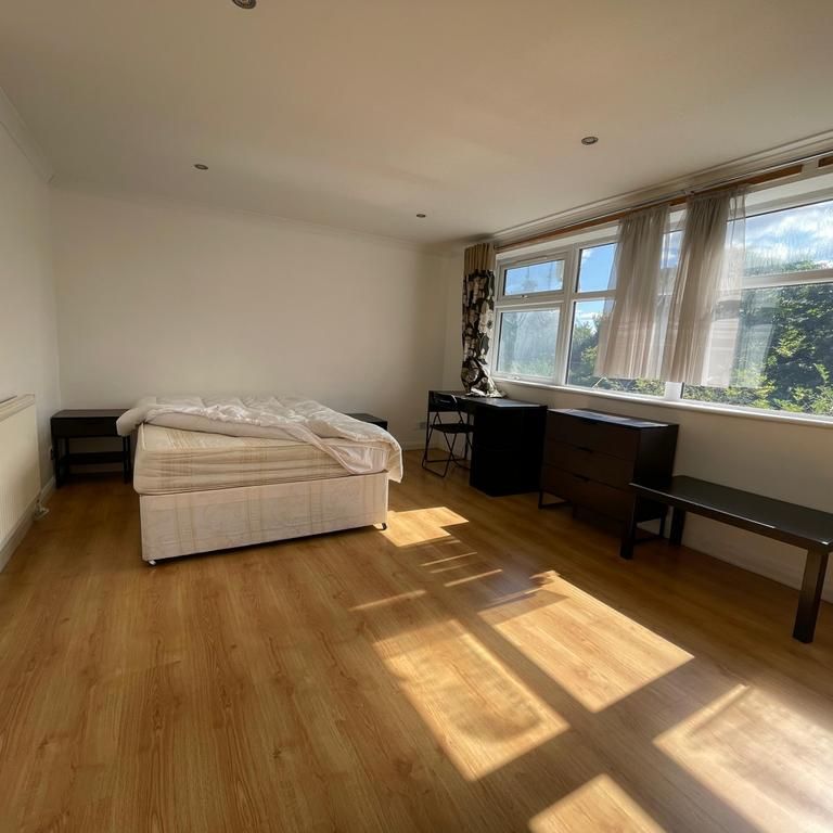 5 bedroom flat to rent - Photo 1