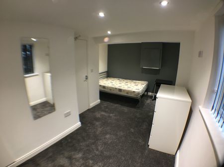 4 Bed - 12 Beechwood Street, Burley, Leeds - LS4 2LX - Student - Photo 5