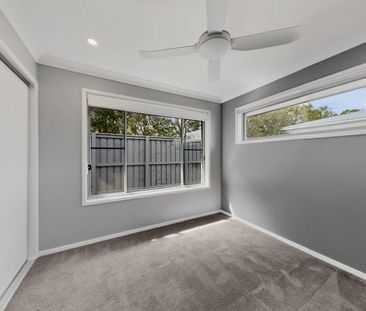 Move-In Ready 4-Bedroom Home - Prime Park Ridge Location! - Photo 5