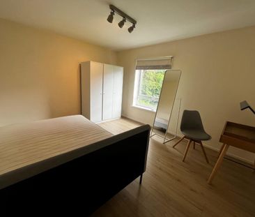 2 bedroom Flat To Let Total Size: 840 SQ FT - Photo 5