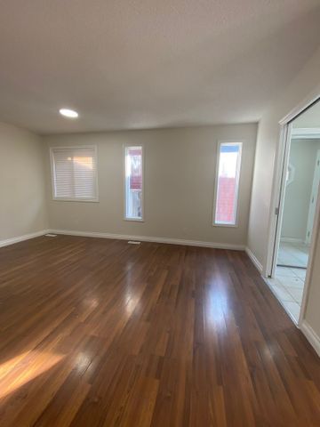 Spacious 5-Bedroom Home for Rent in Martindale - Photo 3