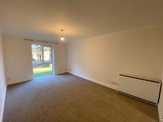 Gresley Lodge, Royston - Photo 1