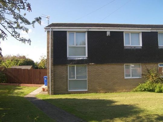 2 bed upper flat to rent in NE24 - Photo 1