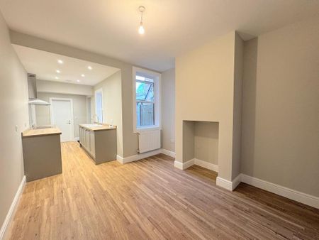 2 bedroom terraced house to rent - Photo 2