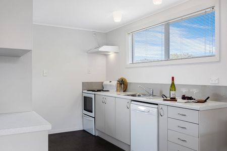 Modern two-bedroom townhouse in Hoon Hay! - Photo 2