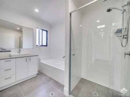 “$720 Available 4/12/25” - Photo 4