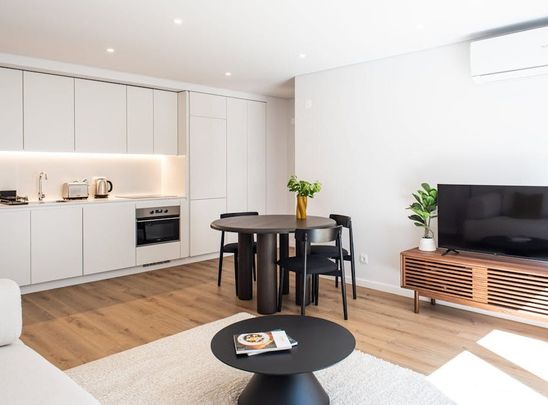 Largo Santa Bárbara, Lisbon, Lisbon 1150-260 - Photo 1