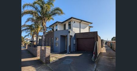 Modern & Spacious - Photo 4