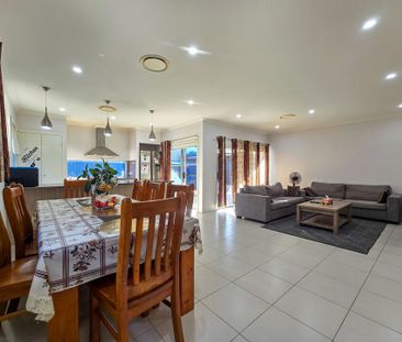 Modern Comfort in the Heart of Willowdale - 3 Bedroom Family Home - Photo 2