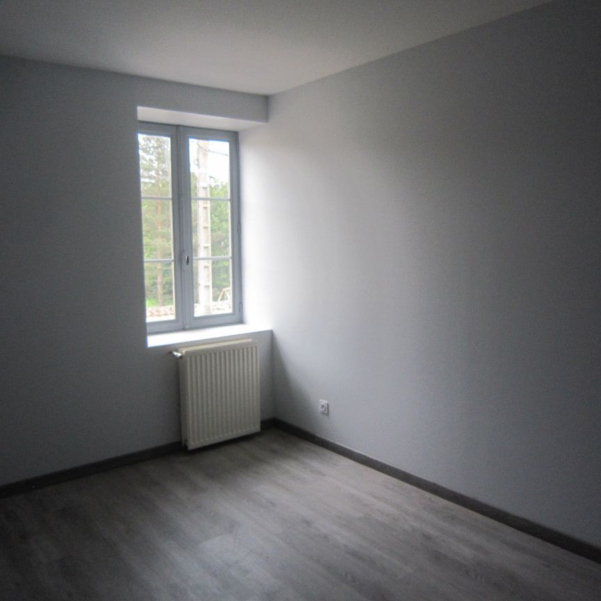 Location Appartement 3 pièces 58m² POUILLY SOUS CHARLIEU 42720 - Photo 1