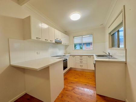 Ideal Coastal Home - Comfortable & Convenient - Photo 5