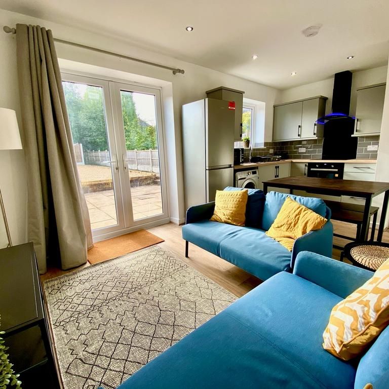 4 bedroom terraced house to rent - Photo 1