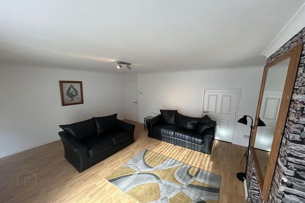 Room 1, 10 Hollyvale, Newtownabbey, BT36 5NG - Photo 1