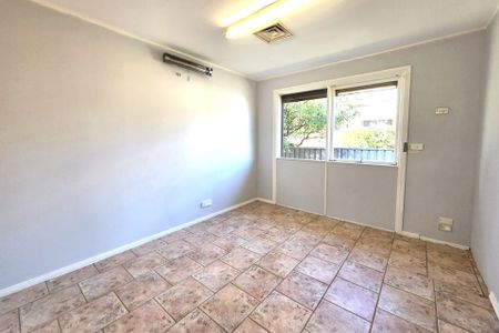 Spacious Family Home with Prime Street Exposure - Photo 3