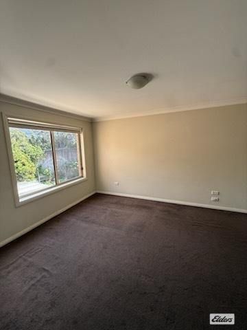 Modern 3 Bedroom Townhouse! - Photo 4