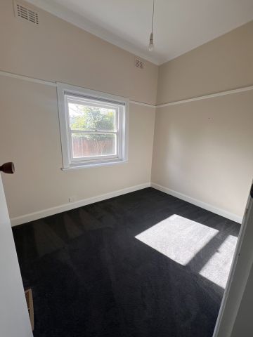 Character Home - Three Bedrooms, Study, Shed & Additional Parking - Photo 4