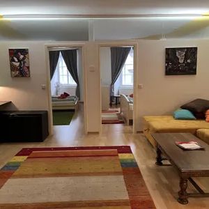 Möblierter Altbaujuwel im Herzen des 1.Bezirkes, charmante 3 Zimmer 80 m² Wohnung, nahe dem idyllischen Franziskaner Platz ! - Photo 1