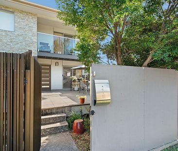 Smart, Stylish & Superbly Located - Photo 4