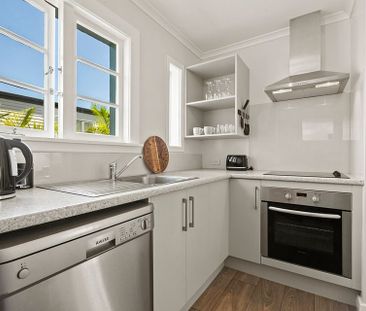 Historic Art Deco Apartment - Photo 4