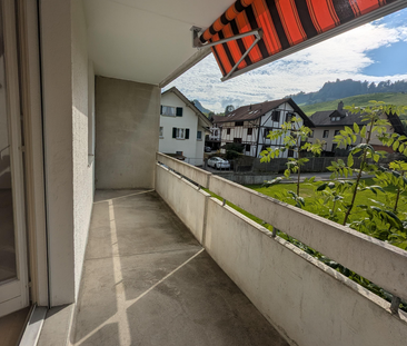 Sanierte 1.5-Zimmerwohnung im 1. Stock mit Balkon - Foto 2