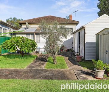 CHARMING FAMILY HOME - Photo 5