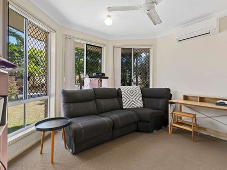 LARGE FAMILY HOME IN FOREST GARDENS - Photo 5