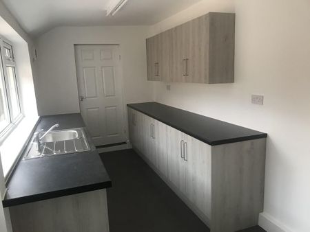 4 bedroom terraced house to rent - Photo 5