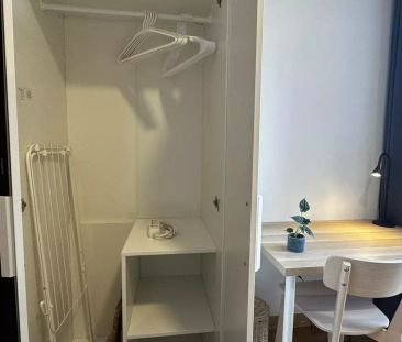 Room in a shared 8-bedroom apartment for rent in Sol, all bills included - Photo 5