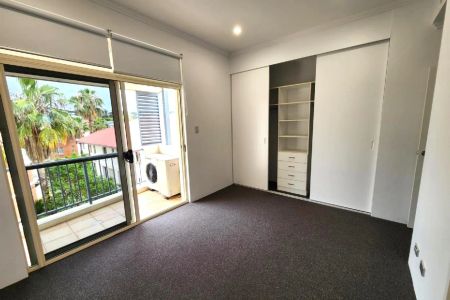 Modern comfort in heart of Balmain - Photo 3