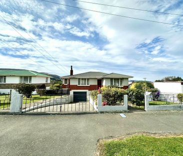 Three bedroom home - Periodic tenancy or short term - Photo 6