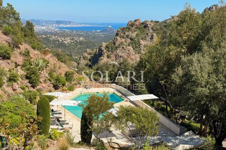 Villa d'exception à 10 min de Mandelieu – Location saisonnière avec piscine et vue sur la Baie de Cannes - Photo 4