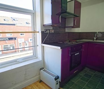 Studio Flat, to Let on New Hall Lane, Preston - Photo 3
