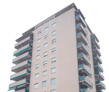 Logement de 3 pièces offrant confort et praticité au quotidien. - Photo 3